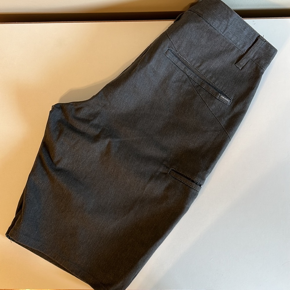 Volcom shorts - Picture 3 of 6